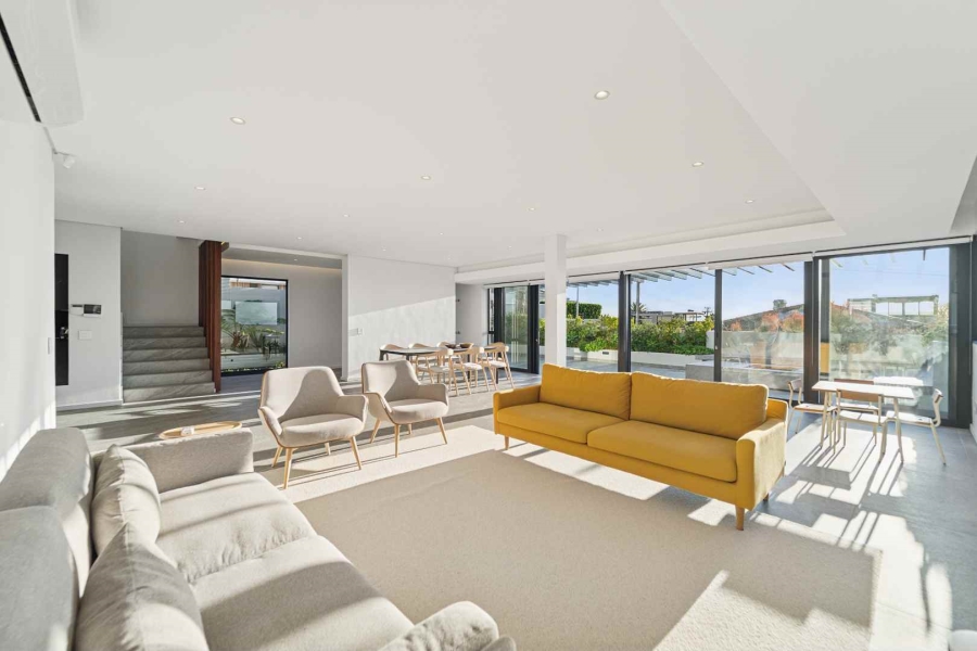 4 Bedroom Property for Sale in Fresnaye Western Cape